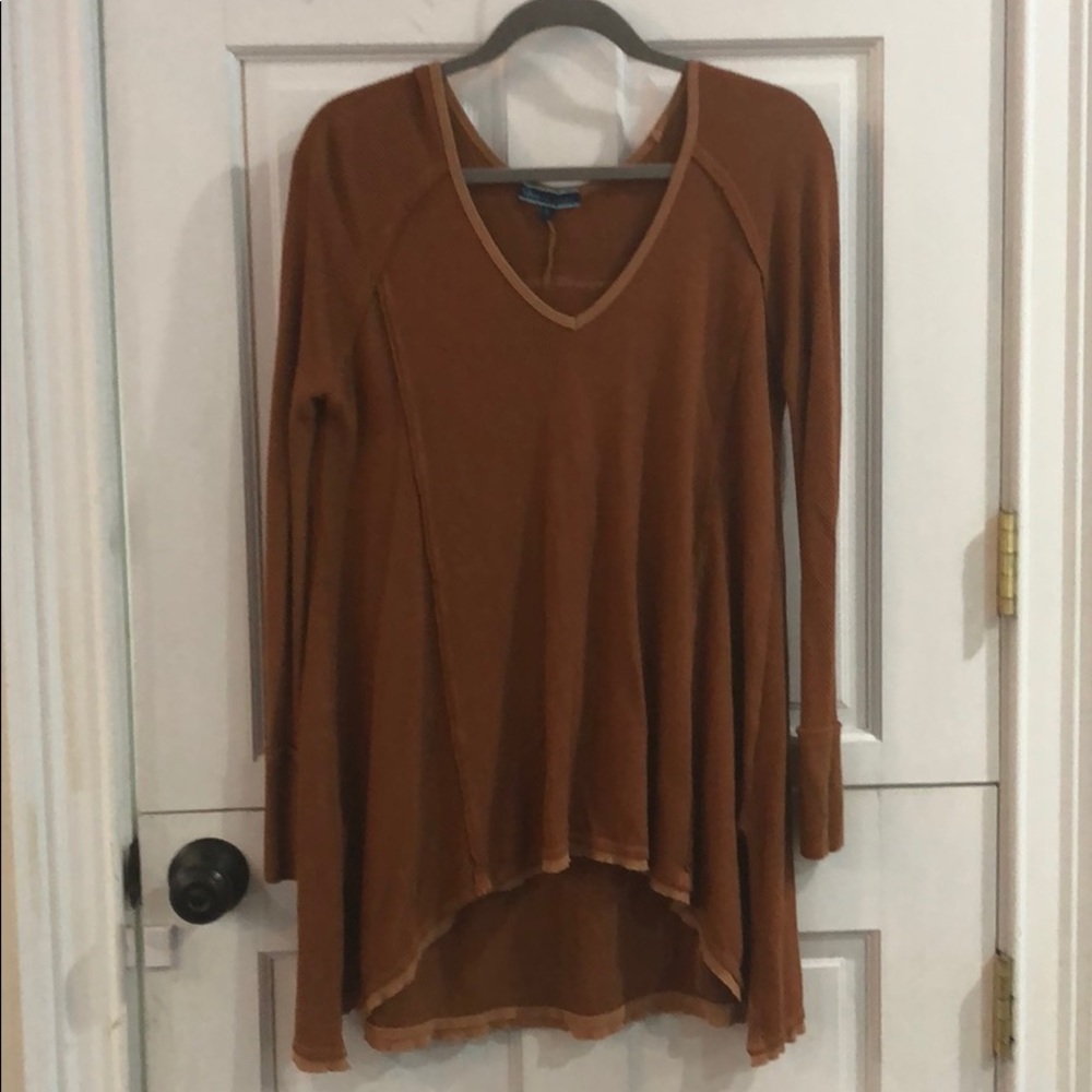 Long long sleeved tee from the brand Shore